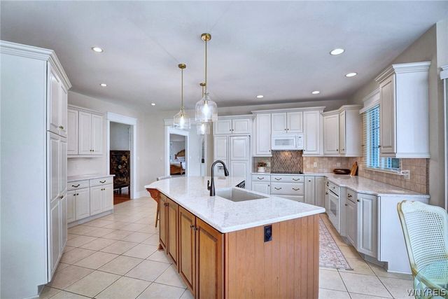 35 Birdsong Parkway, Orchard Park, NY 14127