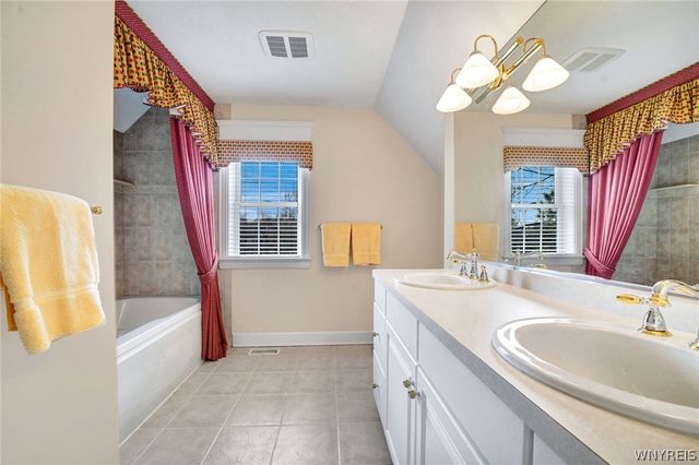 35 Birdsong Parkway, Orchard Park, NY 14127