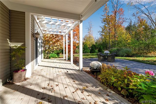 35 Birdsong Parkway, Orchard Park, NY 14127
