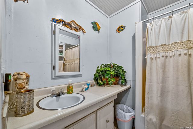 903 E Westmeyer, Poth, TX 78147