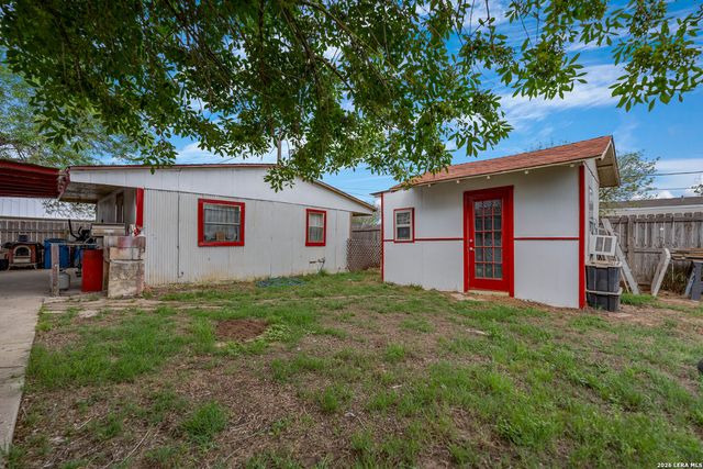 903 E Westmeyer, Poth, TX 78147