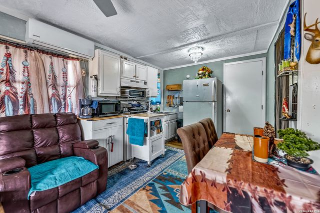 903 E Westmeyer, Poth, TX 78147