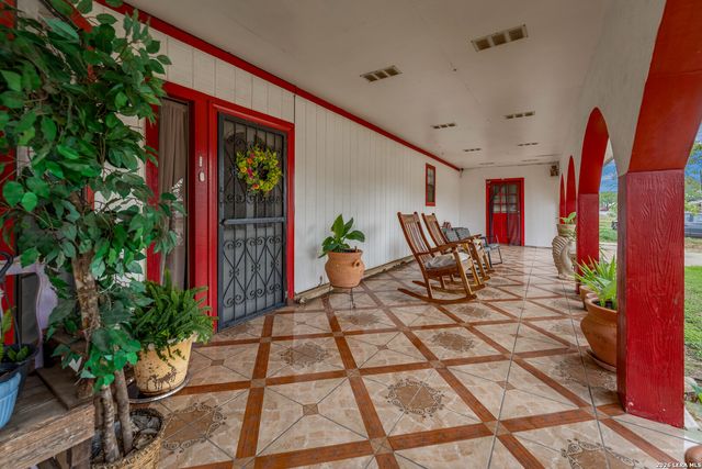 903 E Westmeyer, Poth, TX 78147