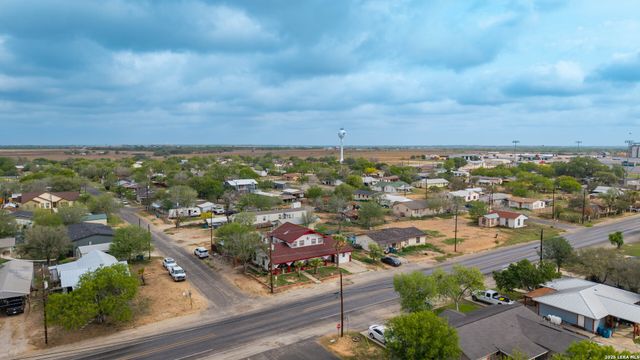 903 E Westmeyer, Poth, TX 78147