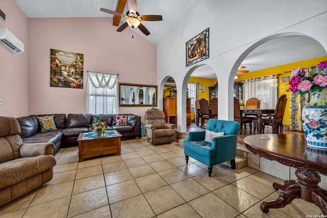 903 E Westmeyer, Poth, TX 78147