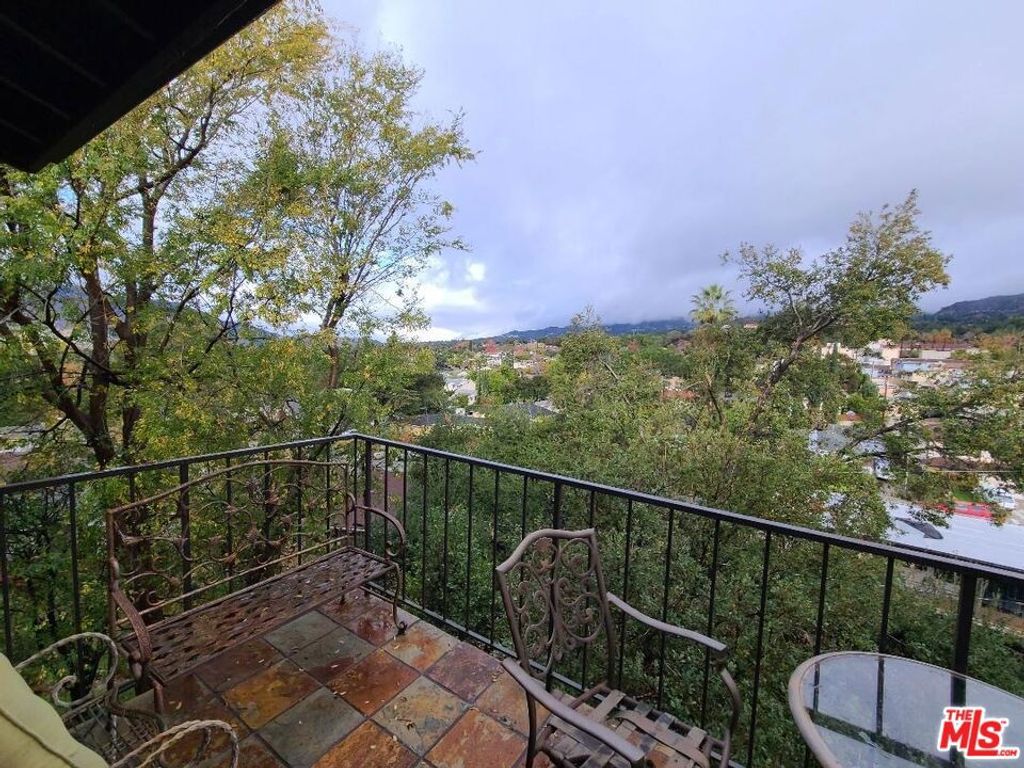 Image 11 of property listing at 4379 Ocean View Boulevard, Montrose, CA 91020