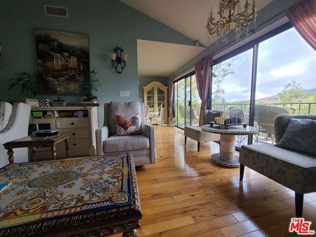 Image 3 of property listing at 4379 Ocean View Boulevard, Montrose, CA 91020