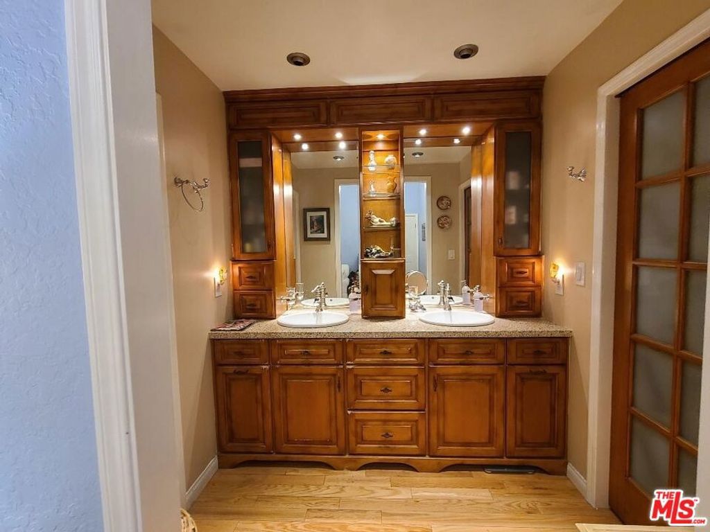 Image 9 of property listing at 4379 Ocean View Boulevard, Montrose, CA 91020