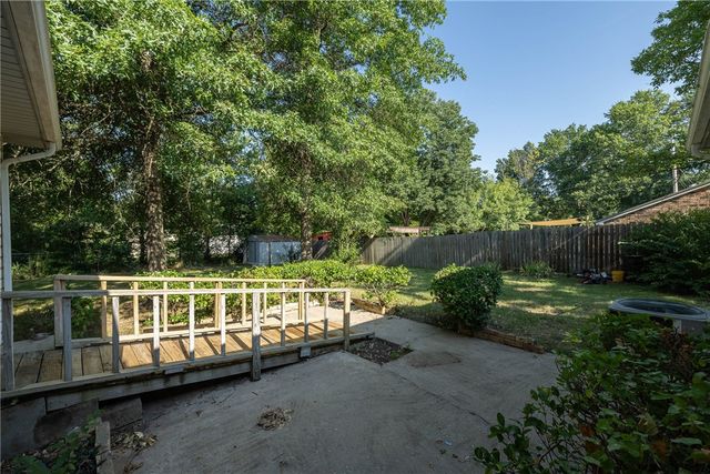 921 S Morningside Drive, Fayetteville, AR 72701