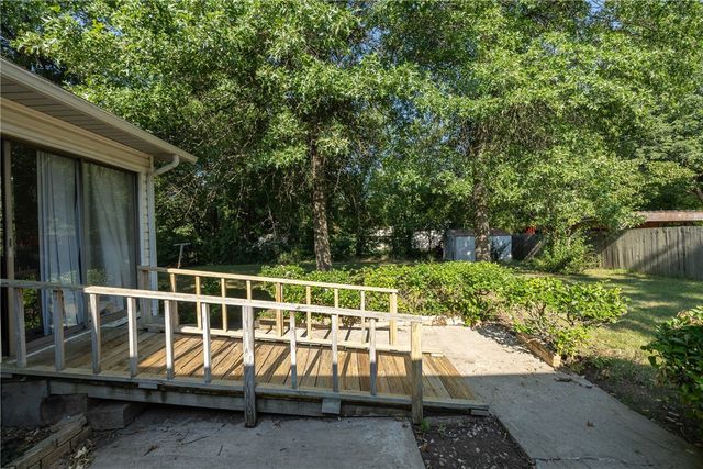 921 S Morningside Drive, Fayetteville, AR 72701