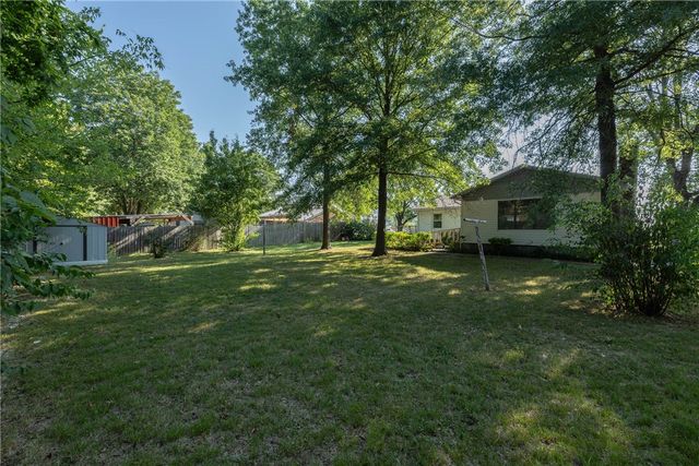 921 S Morningside Drive, Fayetteville, AR 72701
