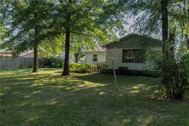 921 S Morningside Drive, Fayetteville, AR 72701