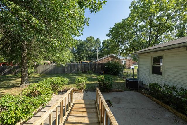 921 S Morningside Drive, Fayetteville, AR 72701
