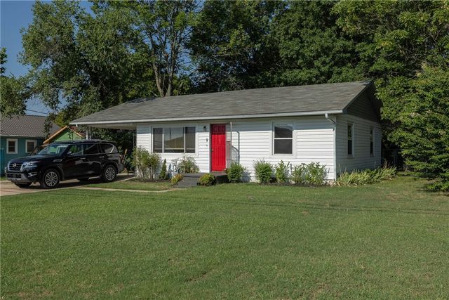 921 S Morningside Drive, Fayetteville, AR 72701