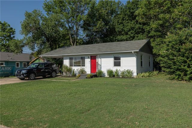 921 S Morningside Drive, Fayetteville, AR 72701