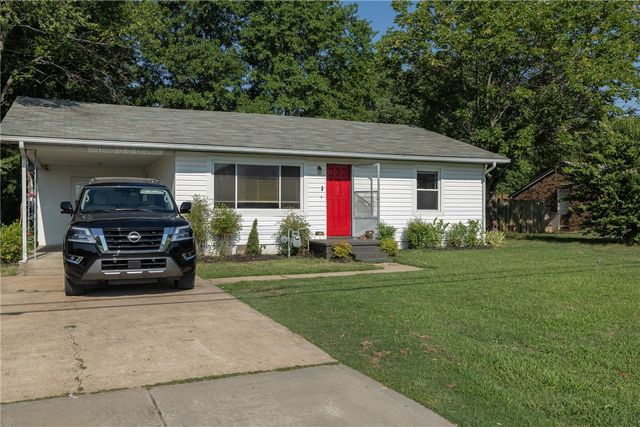 921 S Morningside Drive, Fayetteville, AR 72701