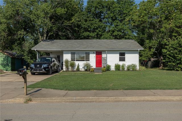921 S Morningside Drive, Fayetteville, AR 72701
