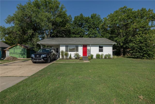 921 S Morningside Drive, Fayetteville, AR 72701