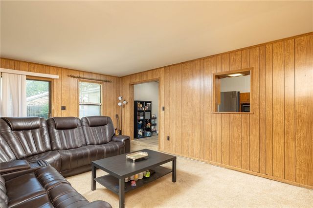921 S Morningside Drive, Fayetteville, AR 72701