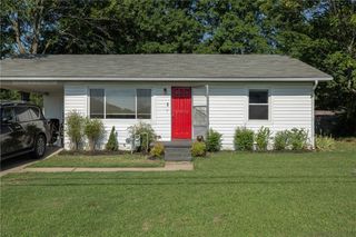 921 S Morningside Drive, Fayetteville, AR 72701