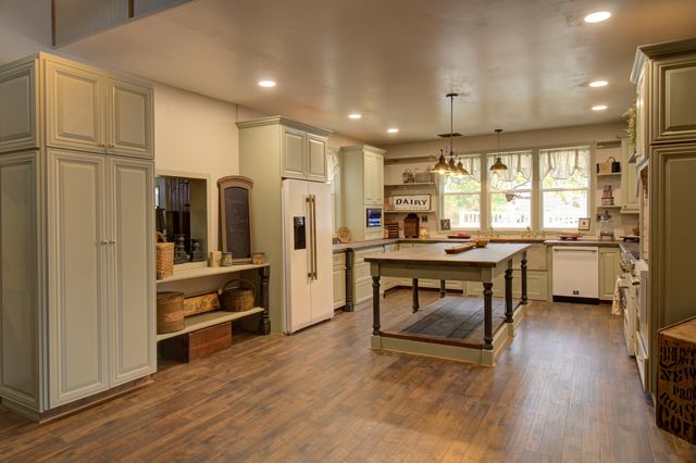 402 W Lincolnway Road, Morrison, IL 61270