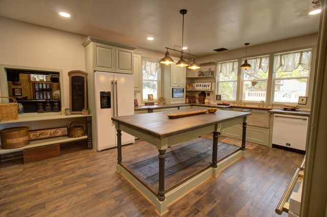 402 W Lincolnway Road, Morrison, IL 61270