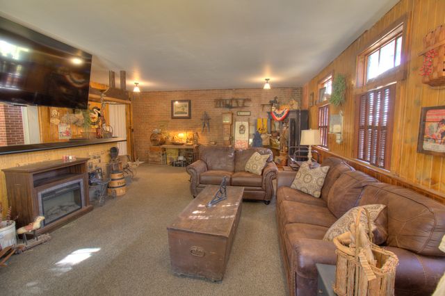 402 W Lincolnway Road, Morrison, IL 61270