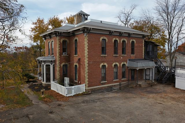 402 W Lincolnway Road, Morrison, IL 61270