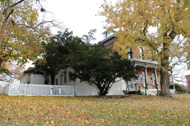 402 W Lincolnway Road, Morrison, IL 61270