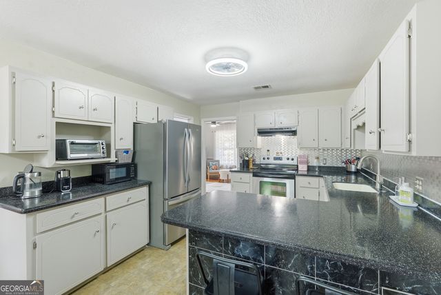 1904 Bluestone Loop, Hinesville, GA 31313