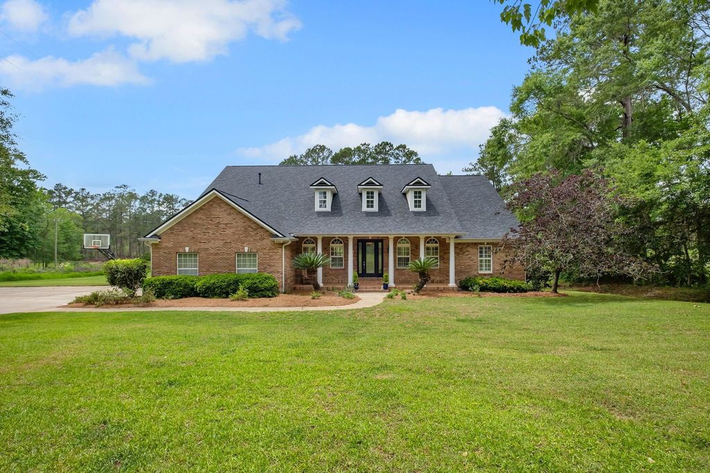 Image 2 of property listing at 5985 Miles Blake Court, Tallahassee, FL 32309