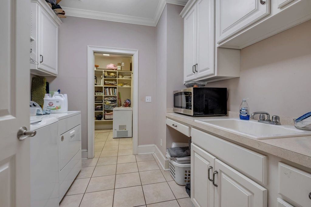 Image 33 of property listing at 5985 Miles Blake Court, Tallahassee, FL 32309