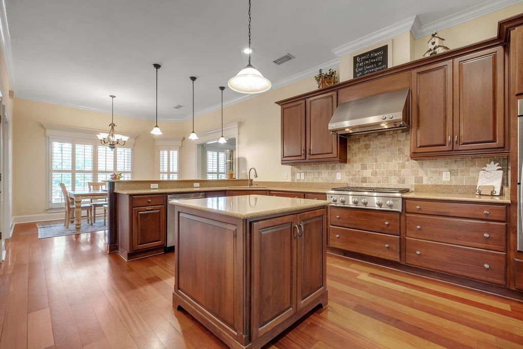 Image 4 of property listing at 5985 Miles Blake Court, Tallahassee, FL 32309