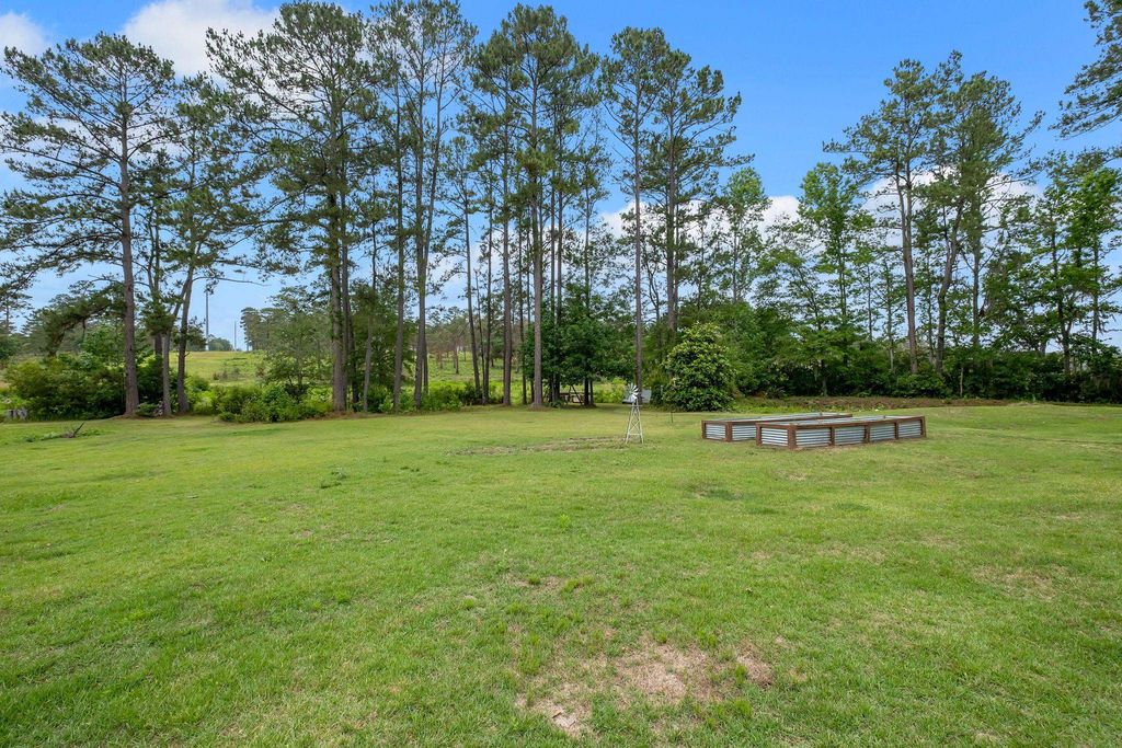 Image 42 of property listing at 5985 Miles Blake Court, Tallahassee, FL 32309