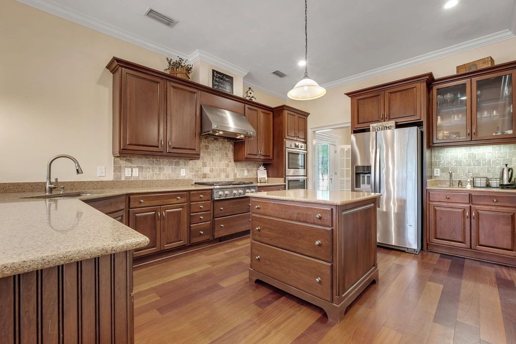 Image 5 of property listing at 5985 Miles Blake Court, Tallahassee, FL 32309