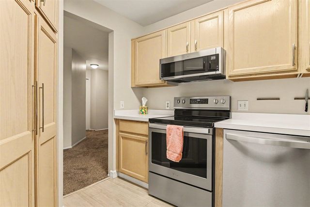2231 S Huron Parkway 2, Ann Arbor, MI 48104