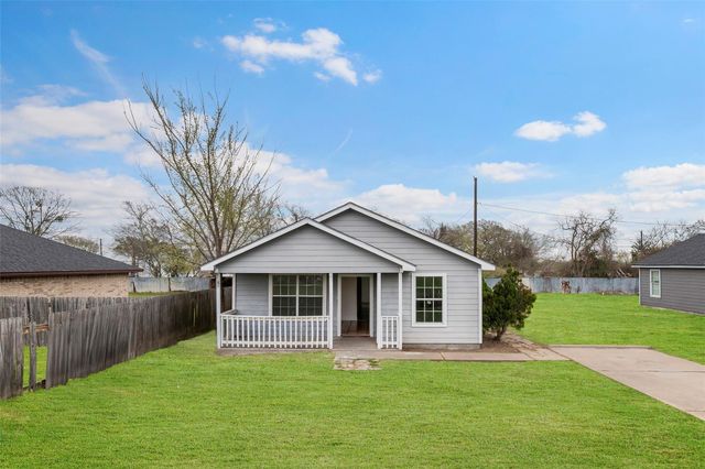 330 3rd Street, Hempstead, TX 77445