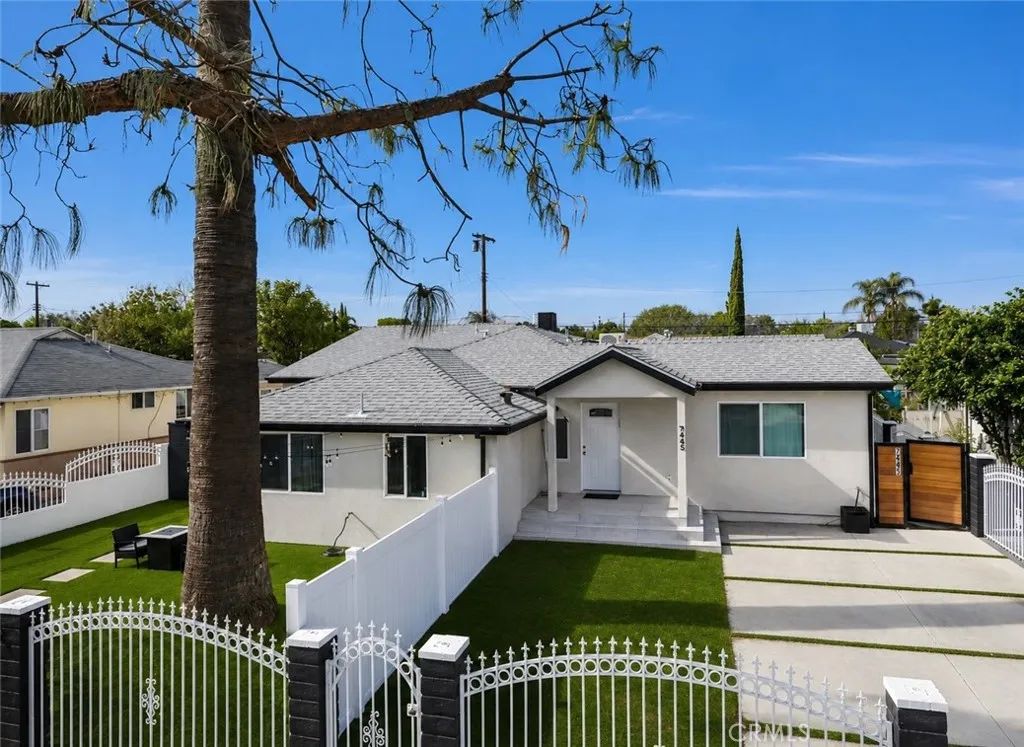 7445 Oakdale Avenue, Winnetka, CA 91306