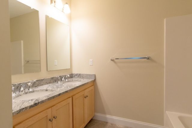 80 North Meadows Road 206, Medfield, MA 02052