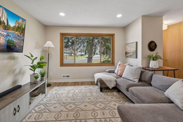 15001 Charleston Avenue W, Rosemount, MN 55068