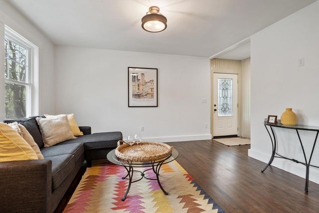 7 Albemarle St, Worcester, MA 01605