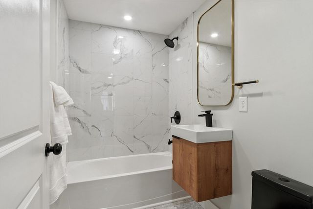 7 Albemarle St, Worcester, MA 01605