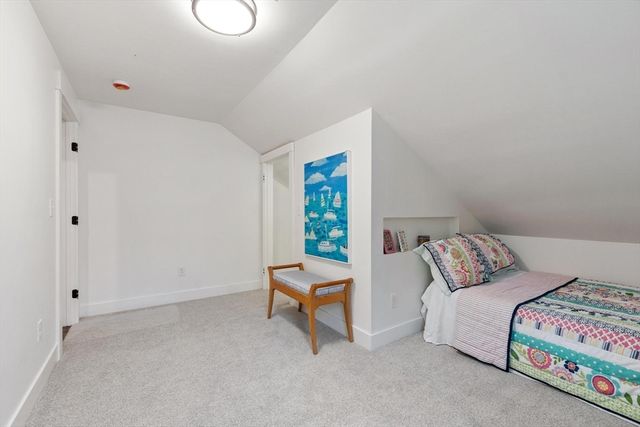 7 Albemarle St, Worcester, MA 01605