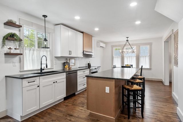 7 Albemarle St, Worcester, MA 01605