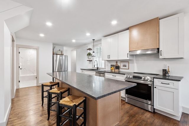 7 Albemarle St, Worcester, MA 01605