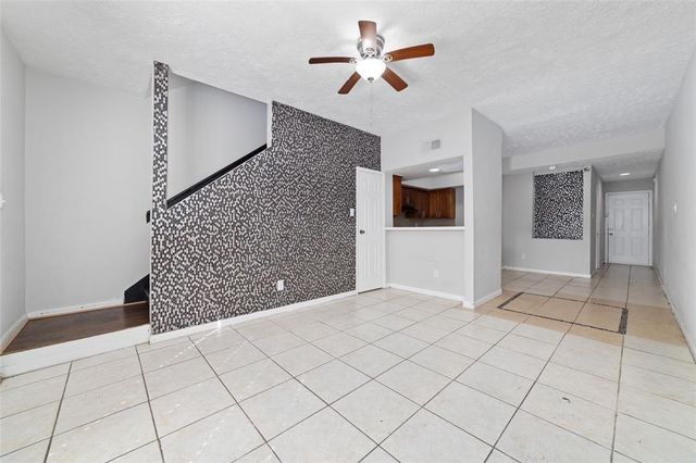8754 Village Of Fondren Drive 8754, Houston, TX 77071
