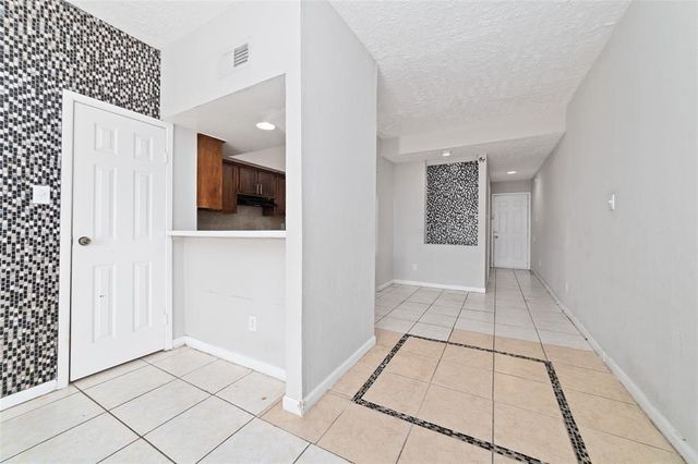 8754 Village Of Fondren Drive 8754, Houston, TX 77071