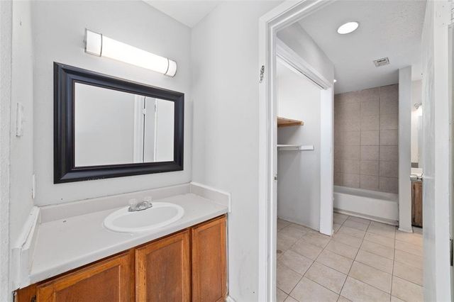 8754 Village Of Fondren Drive 8754, Houston, TX 77071