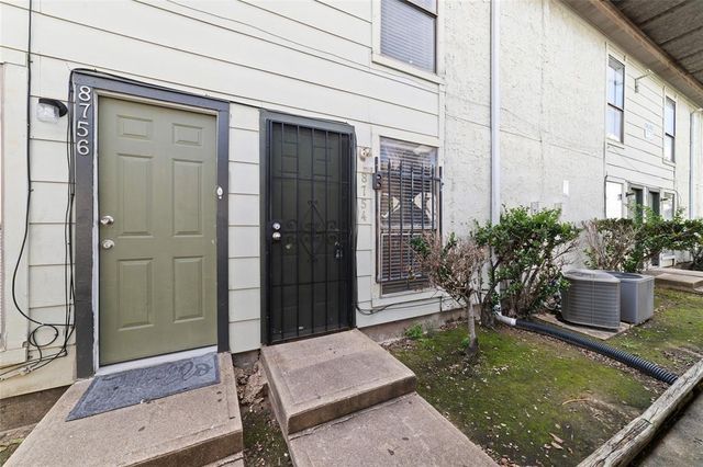 8754 Village Of Fondren Drive 8754, Houston, TX 77071