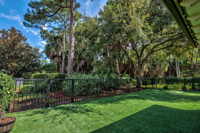 379 Columbus Street, Palm Beach Gardens, FL 33410